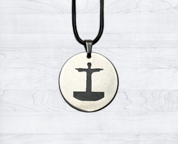 Halskette mit Metall-Anhänger